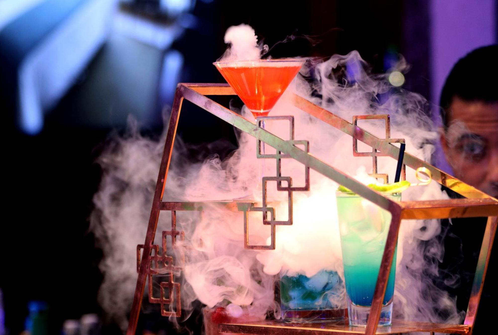 Stella Di Mare Dubai Marina Hotel Esterno foto A dry ice cocktail