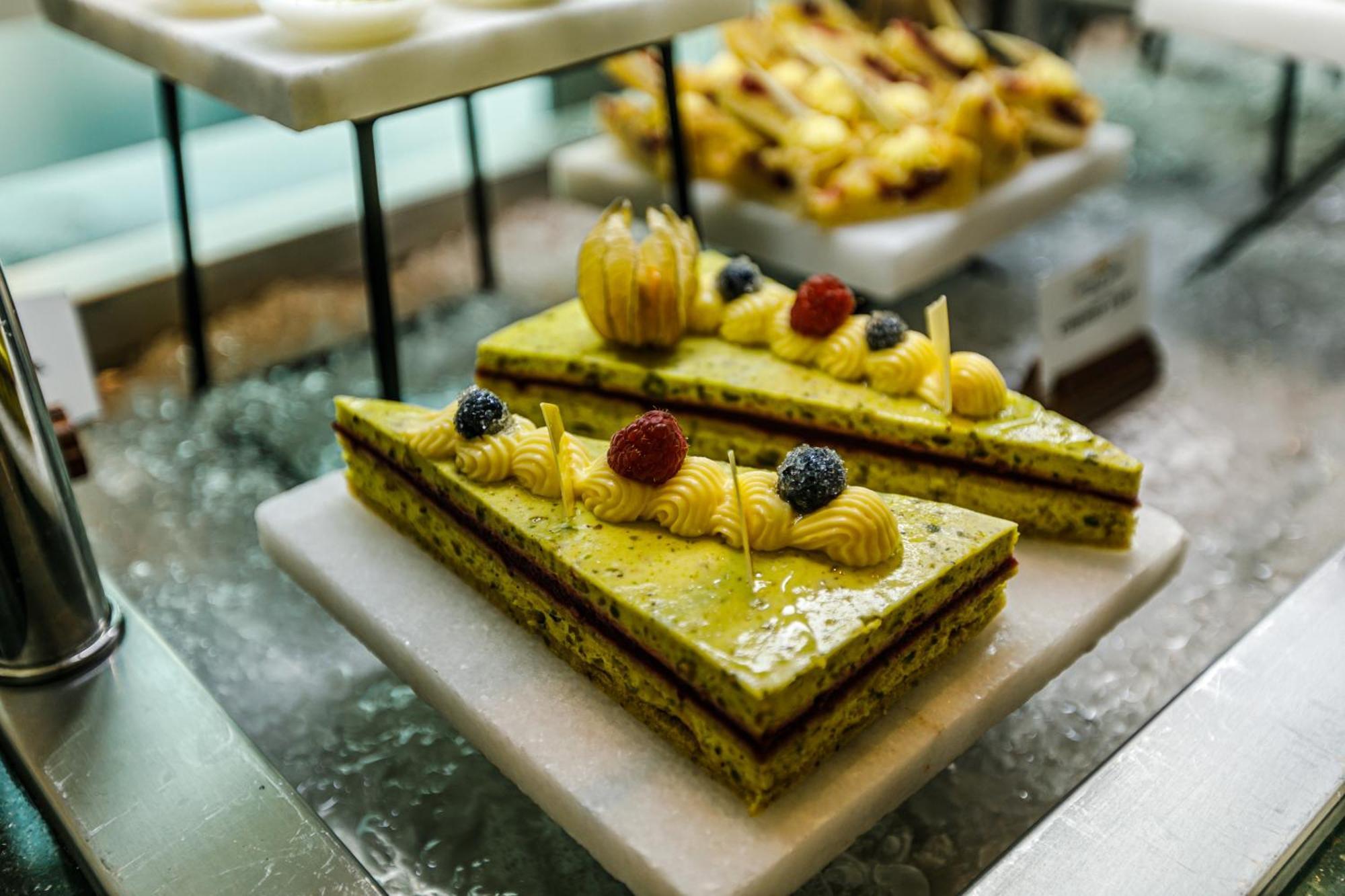 Stella Di Mare Dubai Marina Hotel Esterno foto A matcha cake